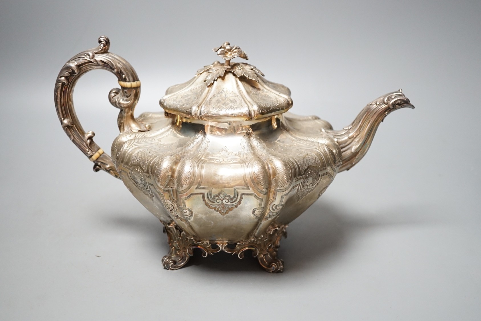 An early Victorian silver teapot, by The Barnards, London, 1840, gross 28.5oz.